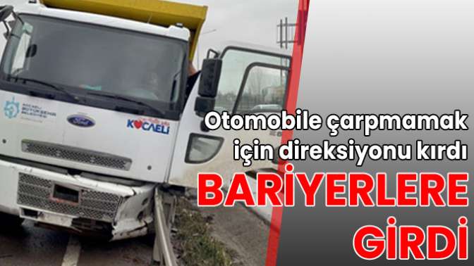 Otomobile çarpmamak için direksiyonu kırdı, bariyerlere girdi