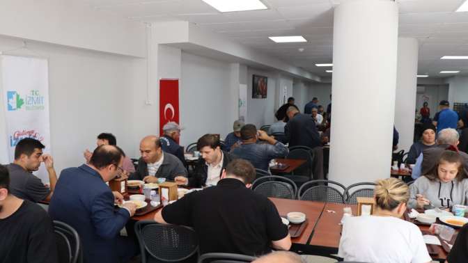 Paşalılar Kent Lokantası'nı Çok Sevdi:  “Siyaset üstü bir hizmet”
