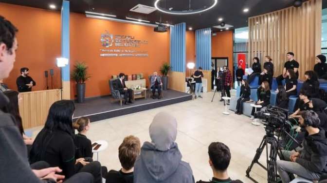 Sanat Kafe, Başkan Büyükakın’ın söyleşisiyle açıldı