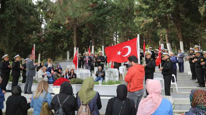 ŞEHİT DENİZ AKDENİZ KABRİ BAŞINDA DUALARLA ANILDI