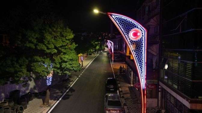 Şehit Kazım Caddesi Atatürk’ün ışığıyla aydınlanıyor