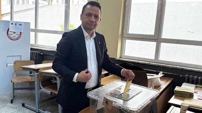 Semih Taşveren oyunu kullandı: Demokrasi ve huzur mesajı…