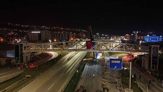 Solaklar’da gece yarısı ‘Üst Geçit’ operasyonu