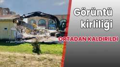 Atık durumdaki prefabrik yapı yıkıldı