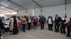Başkan Hürriyet, Hamsi Festivali’nde Karadenizli hemşerileriyle horon oynadı