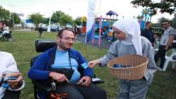 Beyaz Kalpler öğrencilerinden örnek davranış