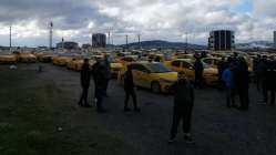 Gebze'de taksicilerden eylem: Taksimetre zammı derhal yapılsın, korsan yasaklansın!