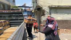 Gölcük Belediyesi deprem bölgesinde yardımlarını sürdürüyor