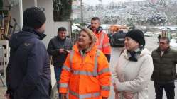 İzmit Belediyesi karla mücadelede esnaftan tam not aldı