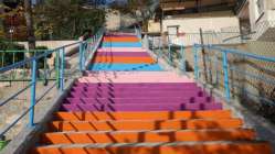 İzmit Belediyesi Kartopu Sokaktaki merdivenleri rengarenk yaptı