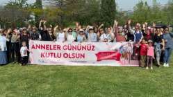 İzmit Belediyesinden anneleri gülümseten yürüyüş