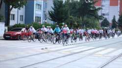 İzmitli bisiklet tutkunları pedallarını 19 Mayıs için çevirdi