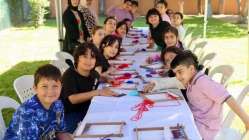 Minik eller Hereke Halısı dokudu