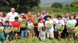 Orman Okulu’nun minikleri Fatma Ablalarıyla karpuz hasadı yaptı