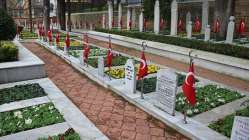 Türkiye’nin en bakımlı şehitliğinde çiçekler açtı