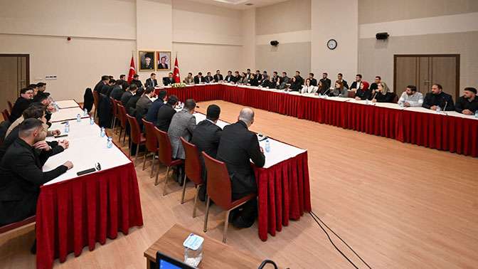 Vali Aktaş, AK Parti İl Gençlik Kolları Başkanı Doğan Orak ve Yeni Yönetimini Kabul Etti