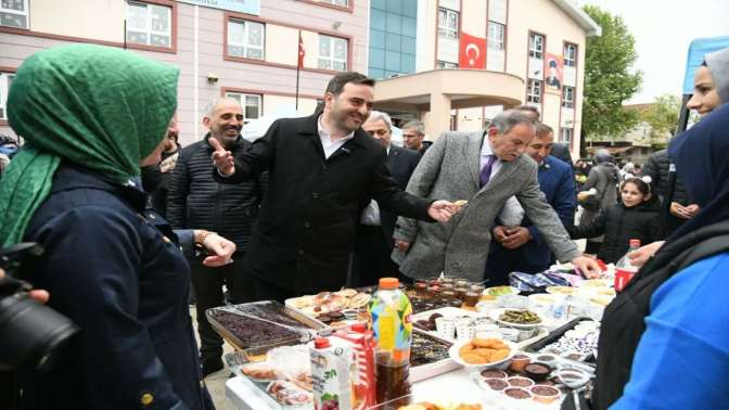 Vali İhsan Dede İlkokulu’nda dayanışma ve kaynaşma kermesi