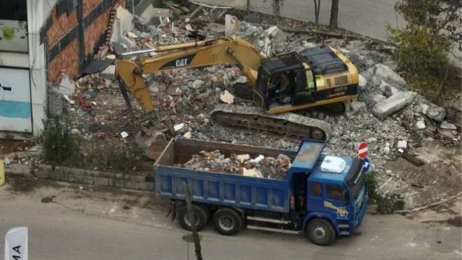 Yeşilova’ya nefes aldıracak proje için yıkıma başlandı