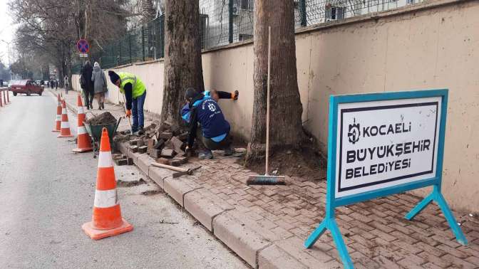 Yol Bakım Timi, Seka Devlet Hastanesi kaldırımlarını onardı