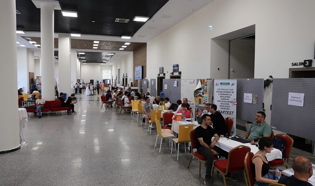 Tercih dönemi kapsamında GTÜ’de kurulan tanıtım stantları, üniversite adayları ve