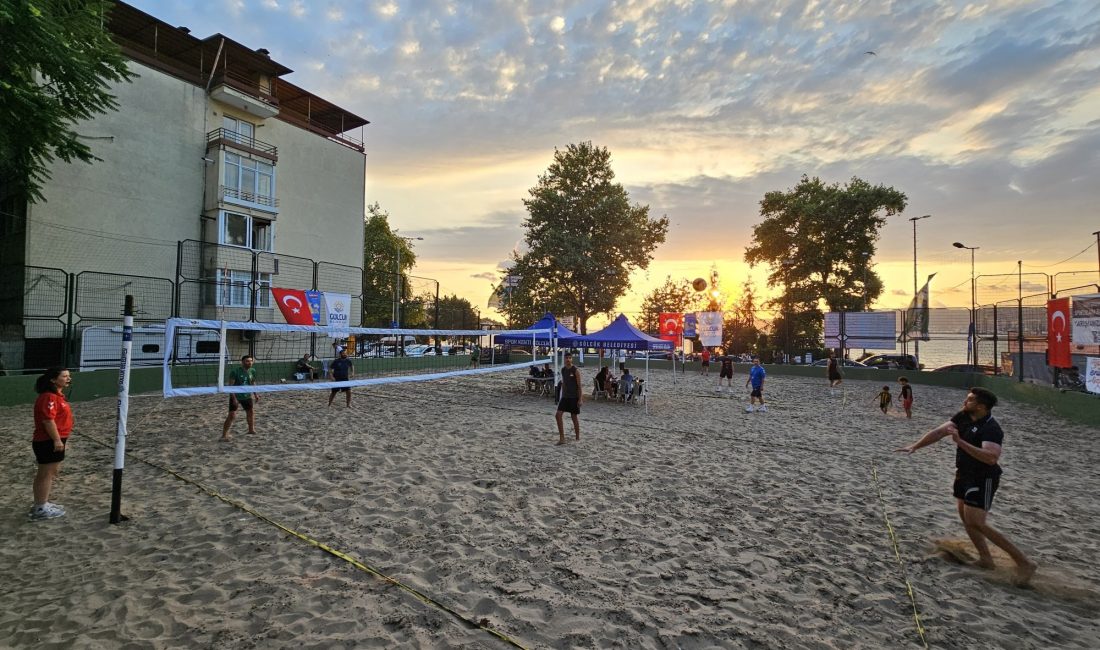 Gölcük Belediyesi'nin yaz spor etkinlikleri kapsamında geleneksel olarak düzenlediği plaj
