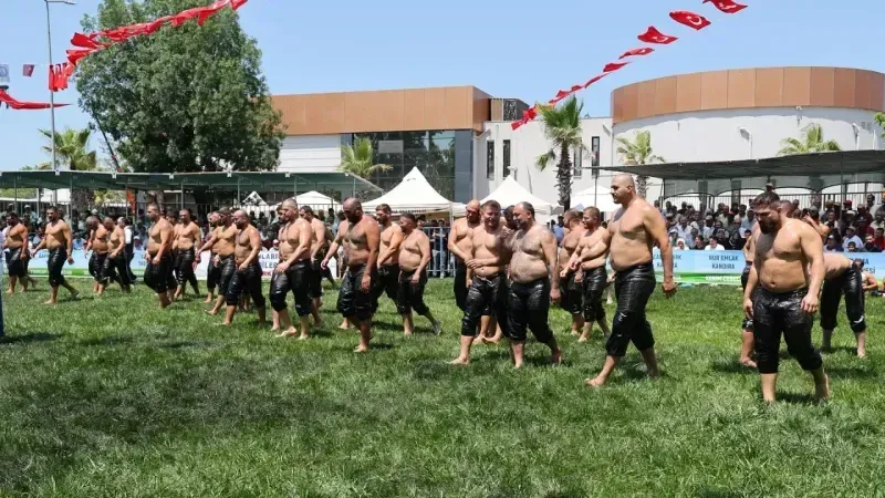 8 yıl aranın ardından düzenlenen Kandıra Geleneksel Namazgâh Yağlı Pehlivan