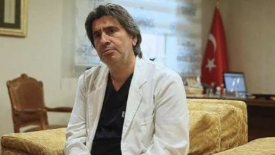 Kocaeli Devlet Hastanesi Başhekimi Adem Çakır, tüm personeliyle vedalaşarak veda