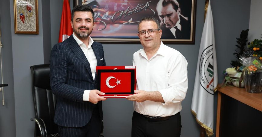 Başkan Gökçe’den Başhekim Sertel’e Hayırlı Olsun Ziyareti Derince Belediye Başkanı Av. Sertif Gökçe, Derince Eğitim ve Araştırma