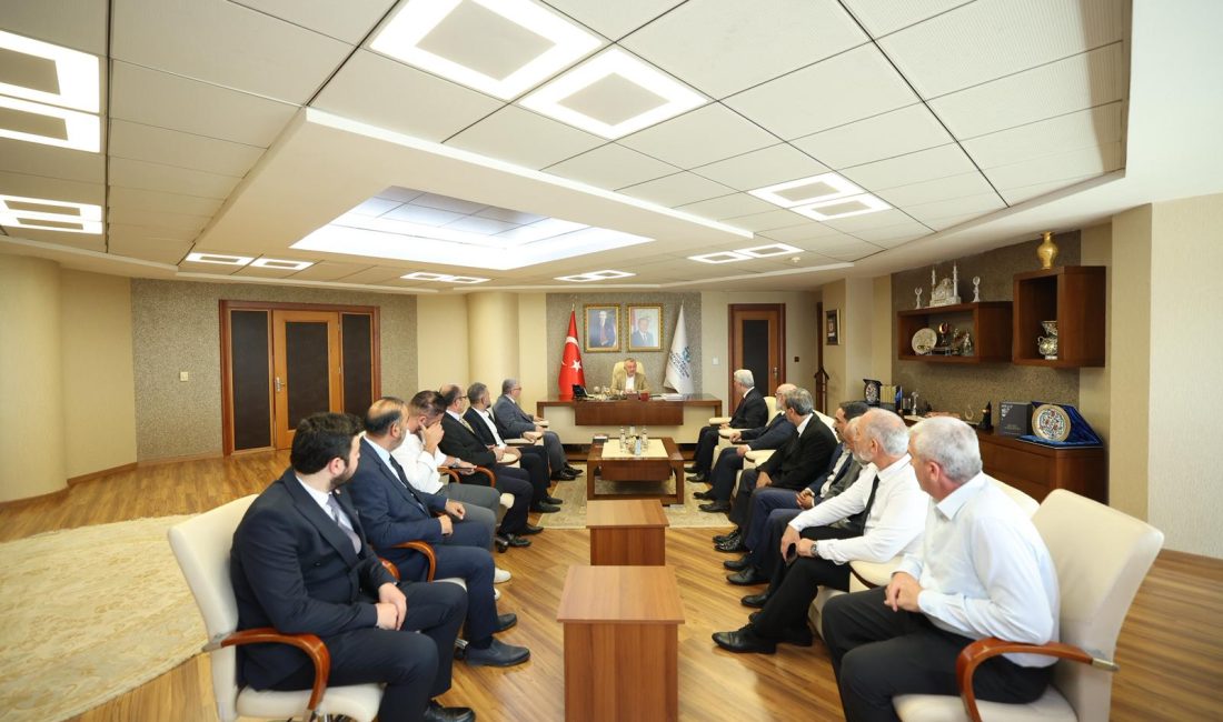 Kocaeli Büyükşehir Belediye Başkanı Doç. Dr. Tahir Büyükakın, YRP İl
