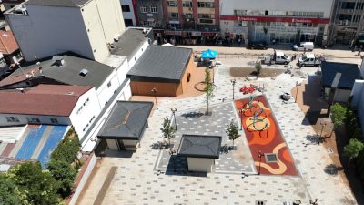 Büyükşehir’in İzmit’te, yıkılan eski Vergi Dairesi önündeki 1980 metrekarelik alanda