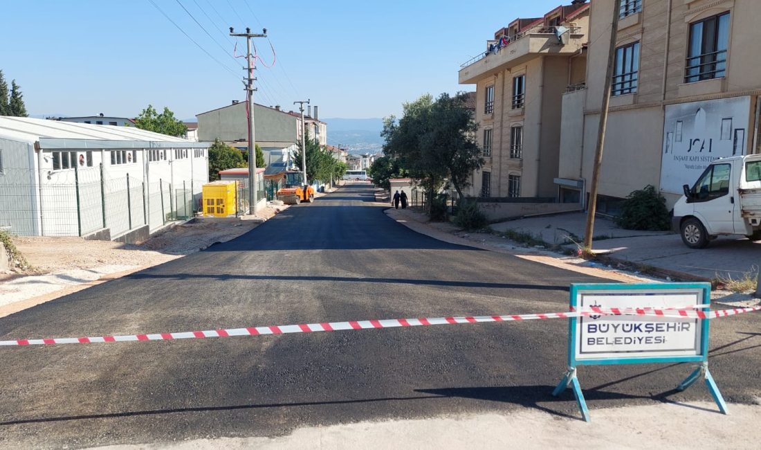 Büyükşehir, Körfez ilçesi Bayraktar Caddesi'nde konforlu ulaşım için asfalt ve