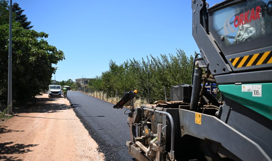 Kartepe Belediyesi, alt yapı çalışması tamamlanan caddelerde asfalt çalışmalarına aralıksız