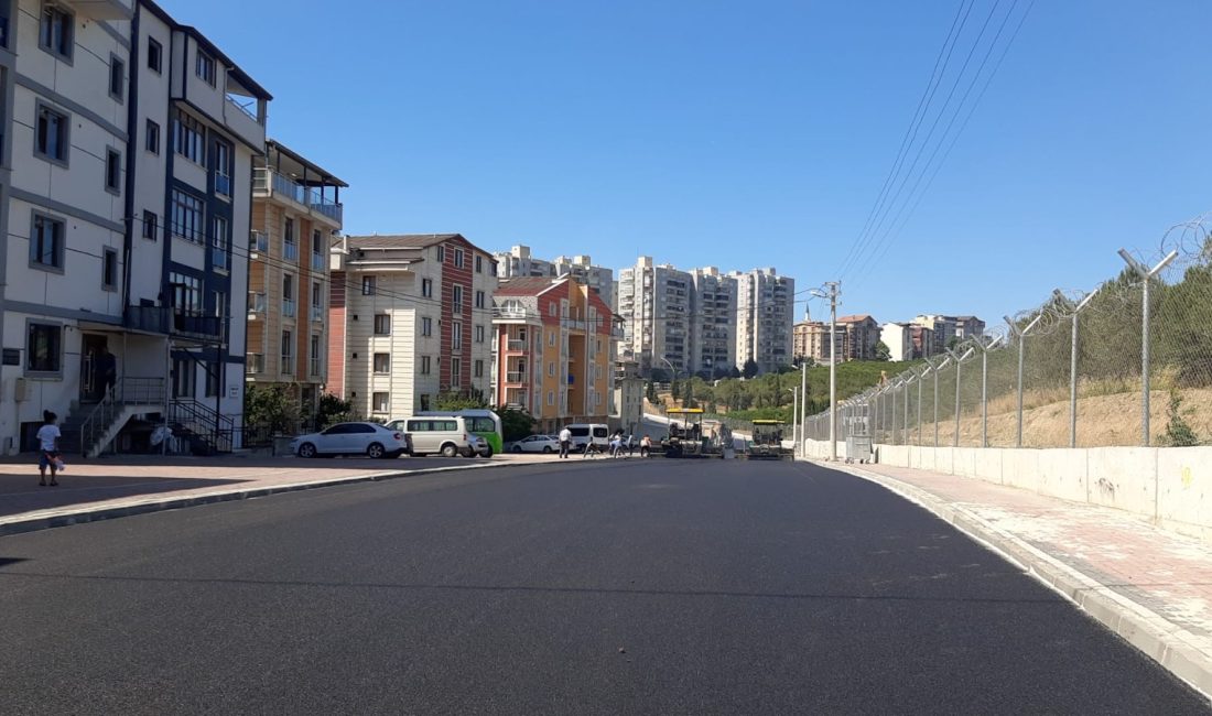 Büyükşehir Belediyesi, Gebze Barış Mahallesi Hayri Macar Caddesi’nde yürüttüğü üstyapı