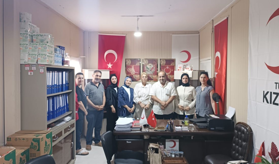 MHP KÖRFEZ KAÇEP’TEN KIZILAY’A ANLAMLI ZİYARET Milliyetçi Hareket Partisi (MHP) Körfez İlçe KAÇEP Başkanı Hüsna Çelik