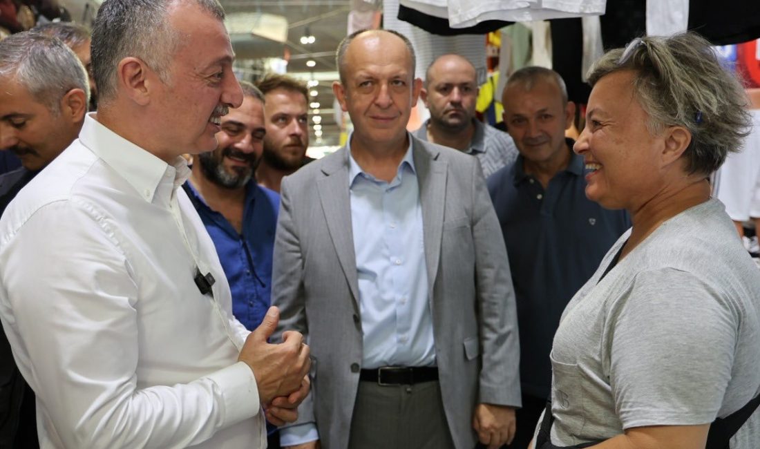 Kocaeli Büyükşehir Belediye Başkanı Doç. Dr. Tahir Büyükakın, İzmit Perşembe