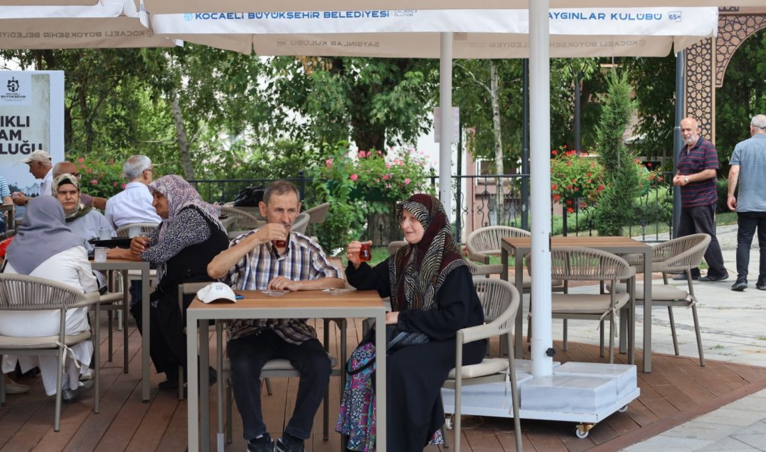 Büyükşehir Belediyesi bünyesinde hizmet veren Saygınlar Kulübü; sevgi, sabır ve