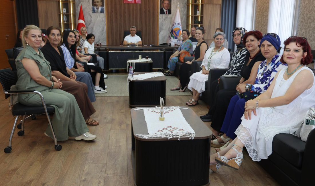 Kocaeli genelinde görev yapan kadın mahalle muhtarları, Kandıra Belediye
Başkanı Erol