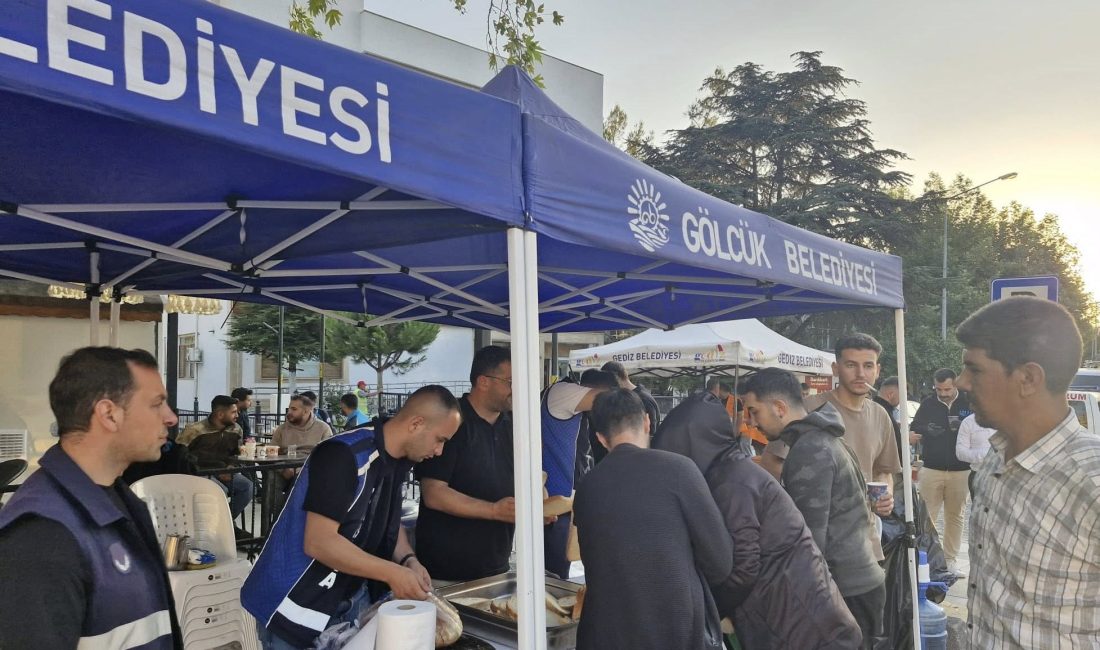 Gölcük Belediyesi, Balıkesir Sındırgı’da meydana gelen deprem sonrasında hemen bölgeye