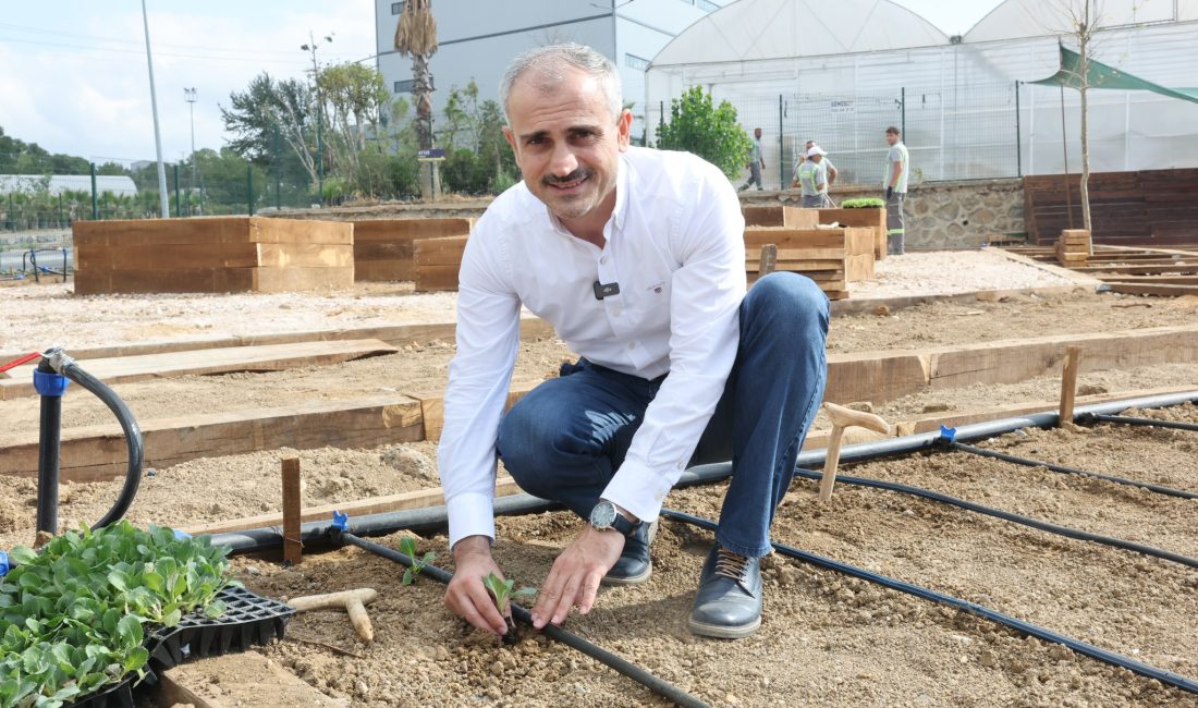 Çayırova Belediye Başkanı Bünyamin Çiftçi, Şekerpınar Mahallesi’nde inşa edilen ve