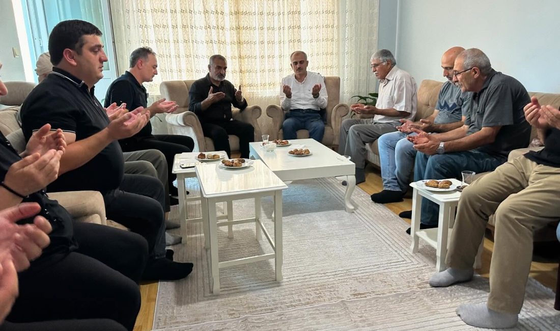 Çayırova Belediye Başkanı Bünyamin Çiftçi, ilçe sakinleriyle bir araya gelmeye