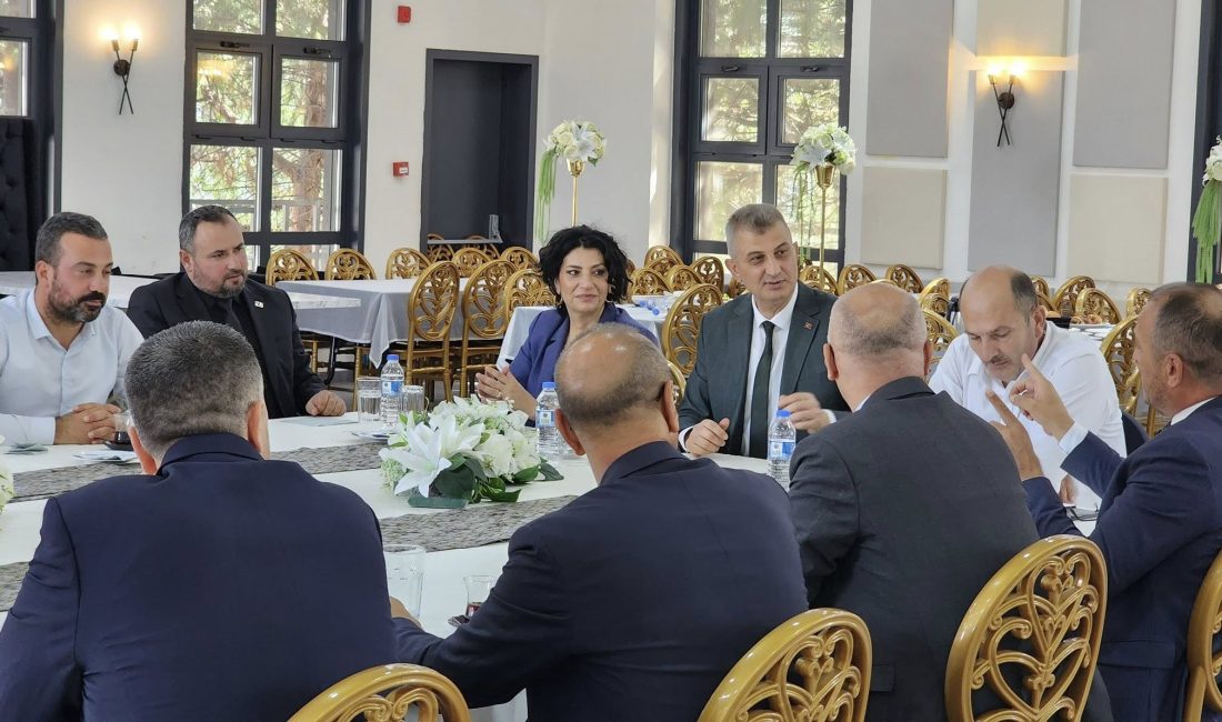 Gölcük Belediye Başkanı Ali Yıldırım Sezer, siyasi parti ilçe başkanları