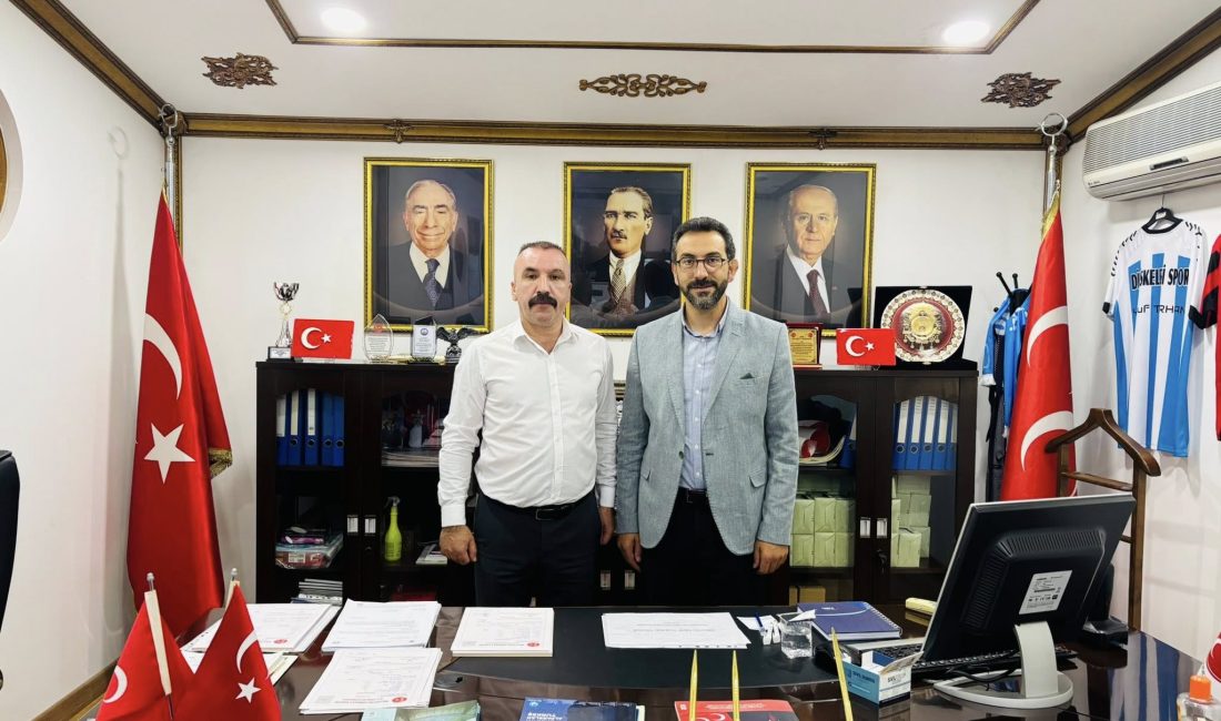 Dilovası Müftüsü İbrahim, MHP Dilovası ilçe başkanı Yusuf Turhan'a hayırlı