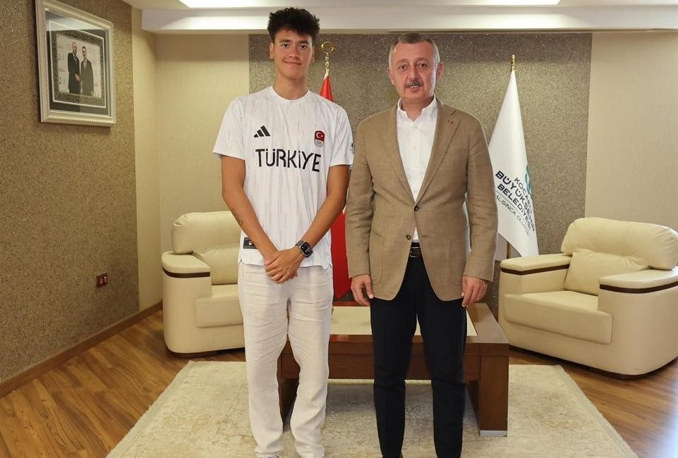 Kocaeli Büyükşehir Belediye Başkanı Doç.Dr.Tahir Büyükakın, Dünya Gençler Yüzme Şampiyonası'nı
