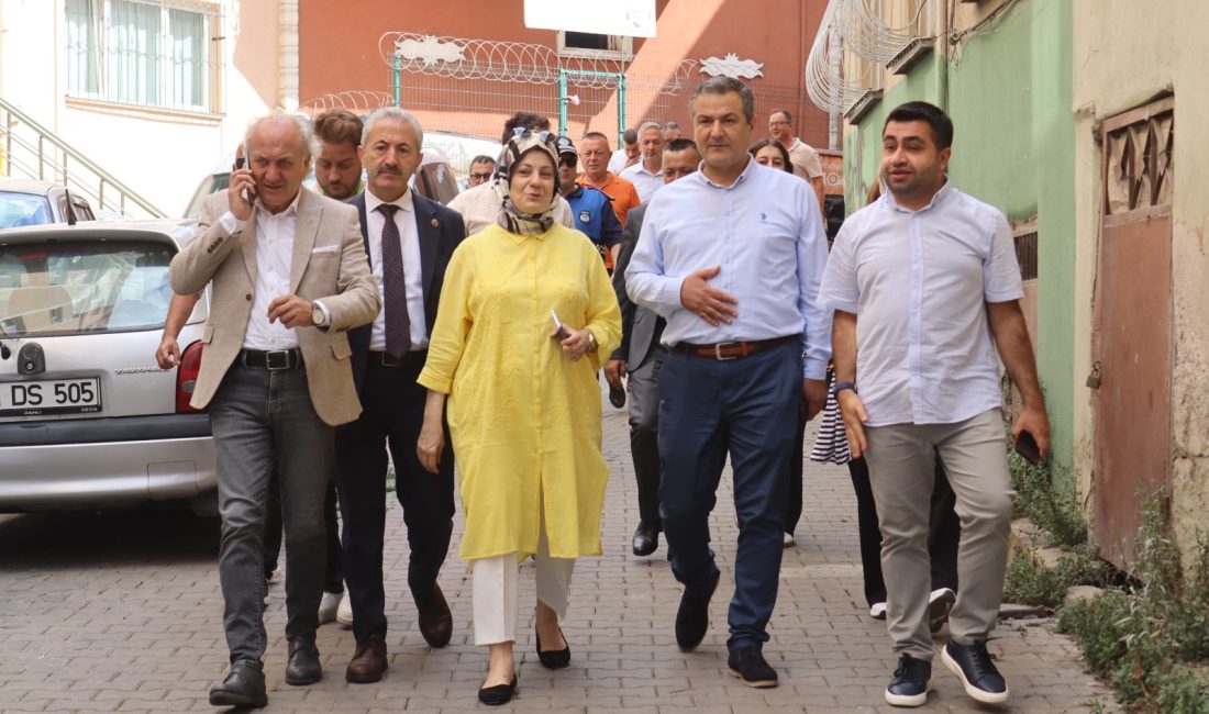 İzmit Belediyesi, mahalle ziyaretleri kapsamında bu hafta Bekirdere Mahallesi’nde esnaf