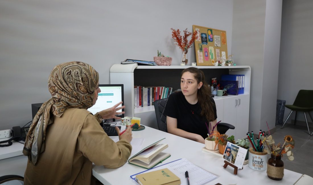 Büyükşehir Belediyesi, üniversiteye hazırlık sürecinde olduğu gibi tercih döneminde de
