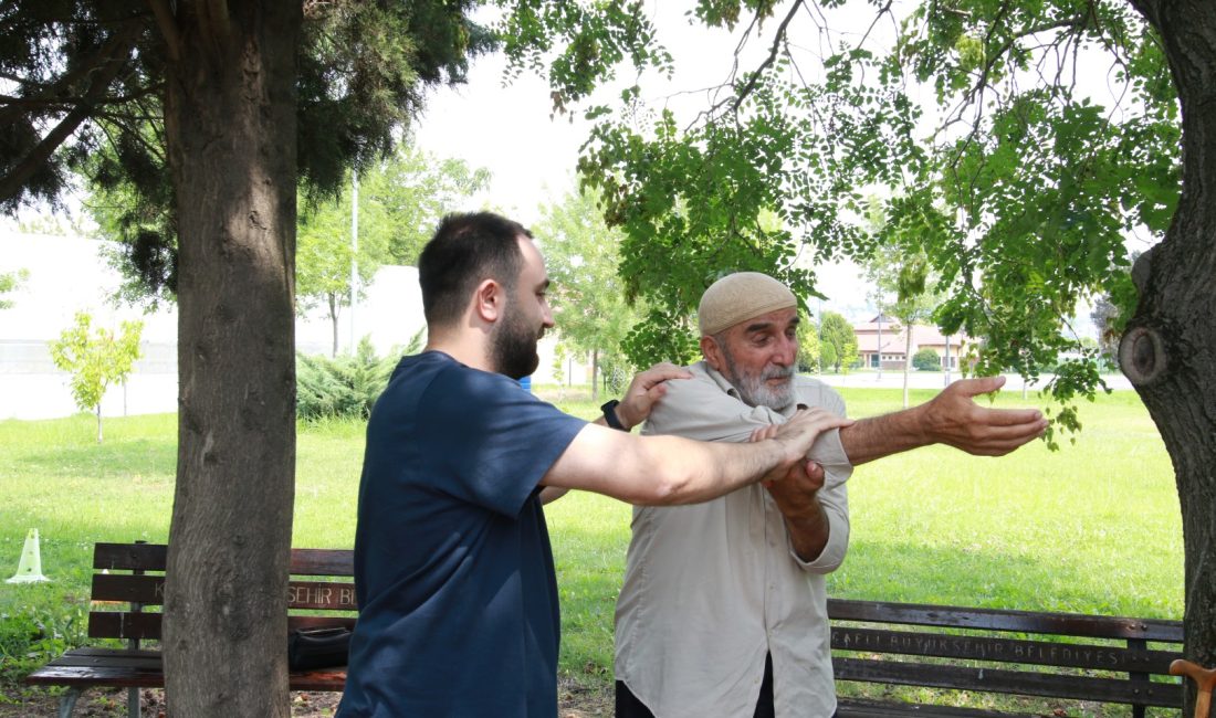 Büyükşehir Belediyesi’ne bağlı Alzheimer Merkezi, tanı almış vatandaşların hem hastalık