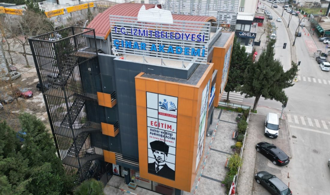 İzmit Belediyesi Çınar Akademi, 8 ve 12. sınıf öğrencilerine yönelik
