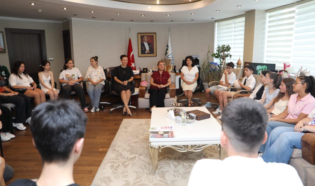 İzmit Belediyesi Çınar Akademi LGS Merkezi’nin ilk mezunları, yüzde 55’lik