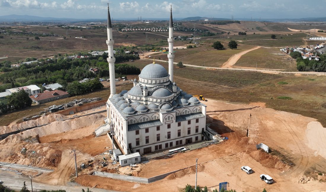 Kocaeli Büyükşehir Belediyesi, Gebze’de yapımı tamamlanan Tabduk Emre Camii’nin çevresini