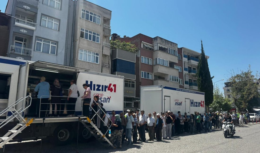 Büyükşehir Belediyesi’ne ait Hızır 41 afet ekibi, Balıkesir Sındırgı’da meydana